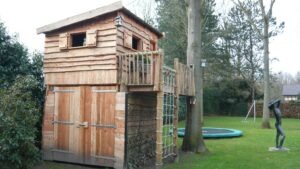 Boomhut laten bouwen met schuur