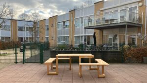 TENSO rolstoel picknicktafel hardhout SVRZ