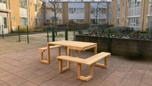 TENSO rolstoel picknicktafel hardhout SVRZ